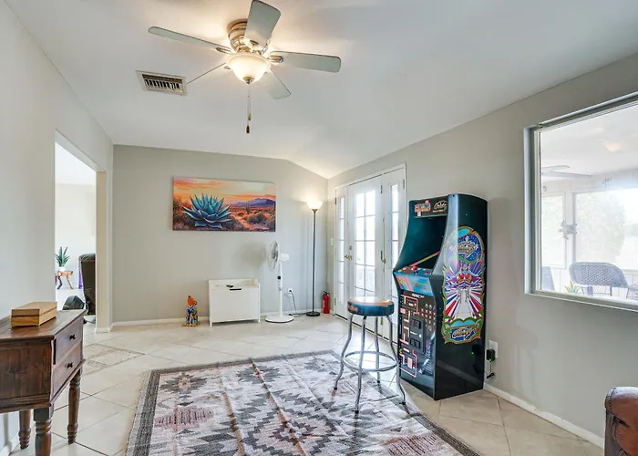 Holiday home Close To Golf: Sun Escape W/ Furnished Porch!