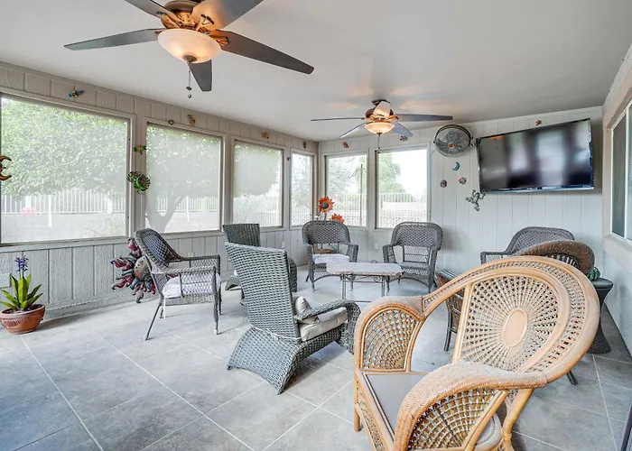 Close To Golf: Sun Escape W/ Furnished Porch! Holiday home *