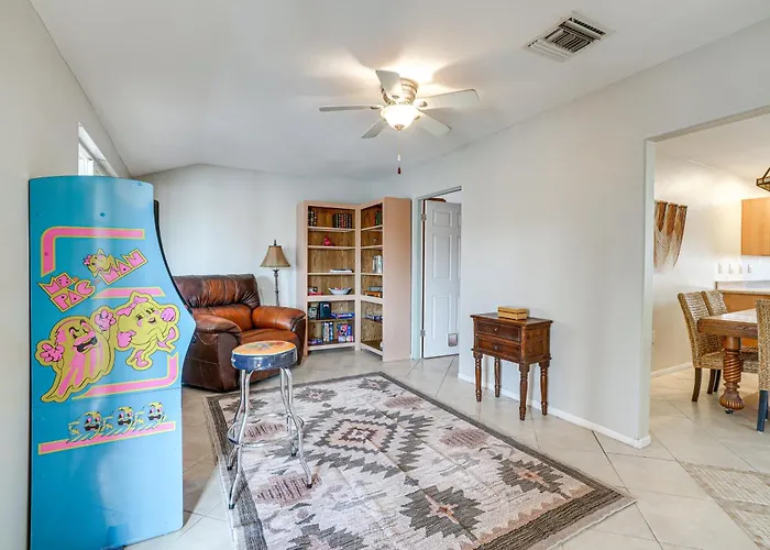 Close To Golf: Sun Escape W/ Furnished Porch! Holiday home Sun City