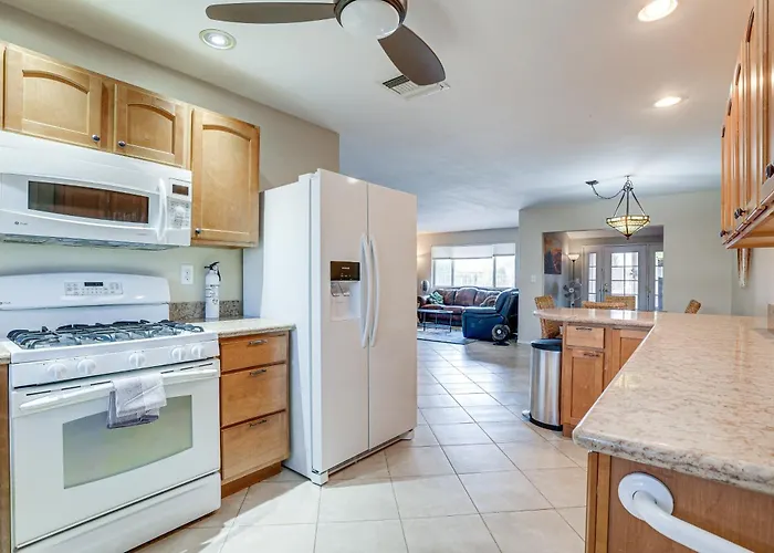 Close To Golf: Sun Escape W/ Furnished Porch! Holiday home