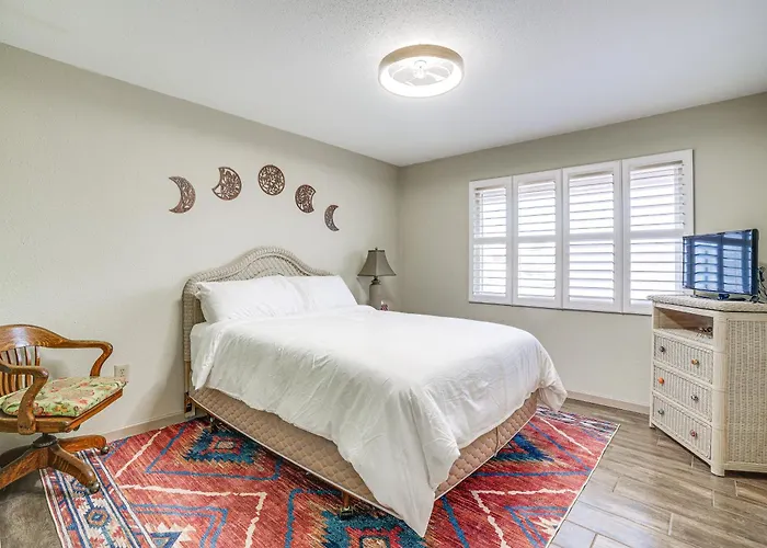 Holiday home Close To Golf: Sun Escape W/ Furnished Porch!