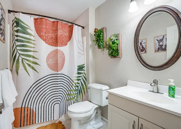 Close To Golf: Sun Escape W/ Furnished Porch!