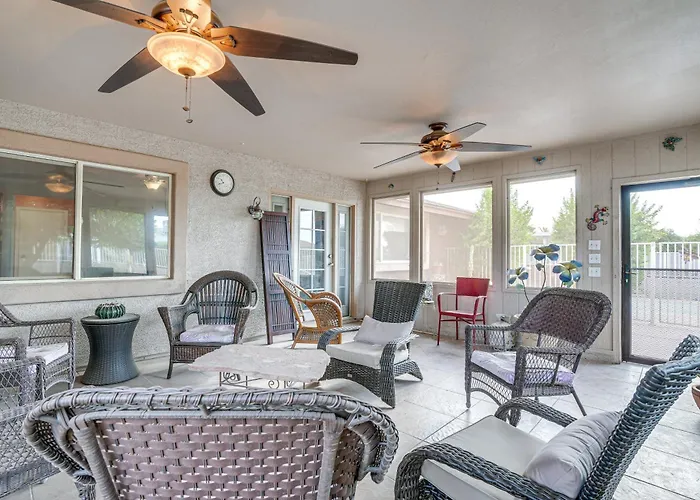 Close To Golf: Sun Escape W/ Furnished Porch!
